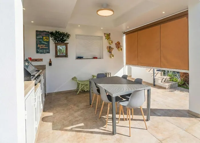 Cubo's Violeta Rural House *